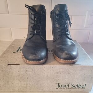 Josef Seibel ankle boots in black leather size 38